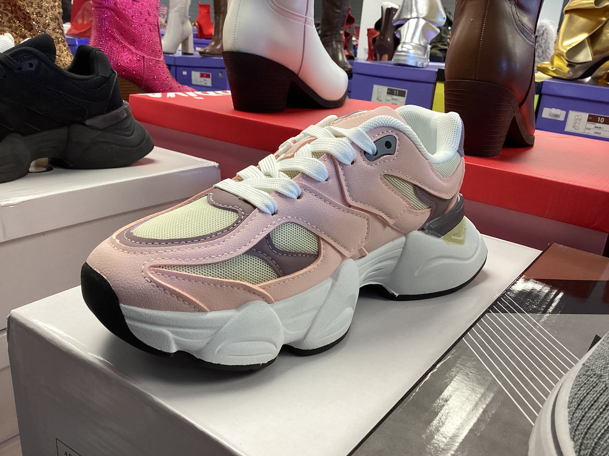 93005 Sneakers