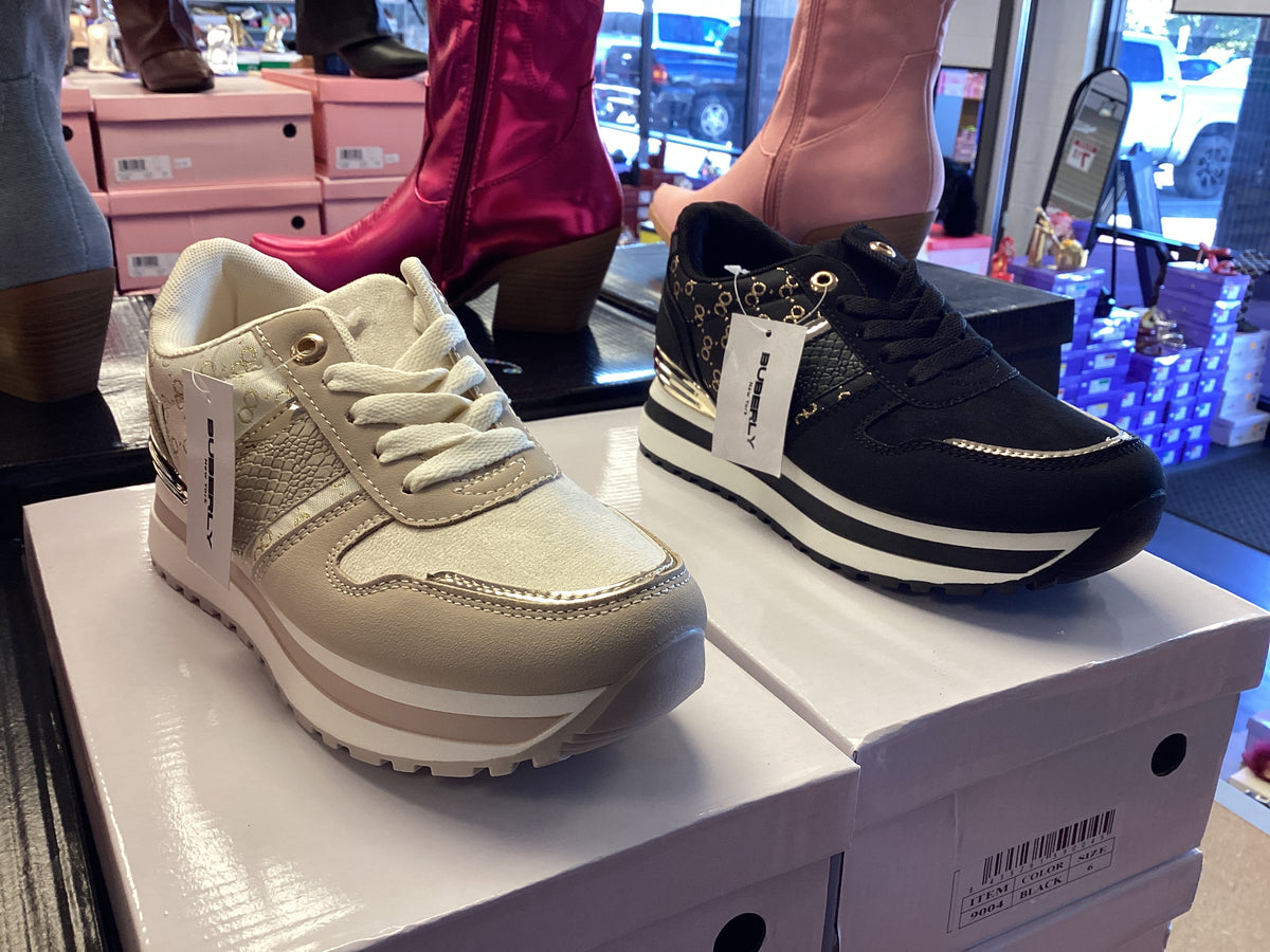 9004 Sneakers