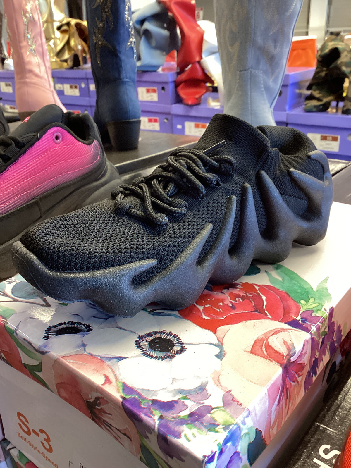 9128 Sneakers