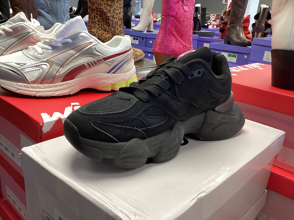 93005 Sneakers